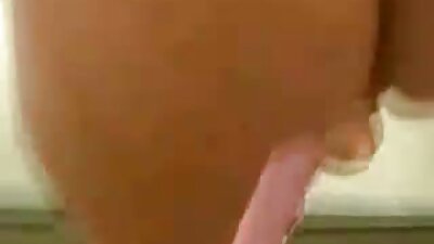 Nikki Benz åbner sprækker for fornøjelsens skyld.