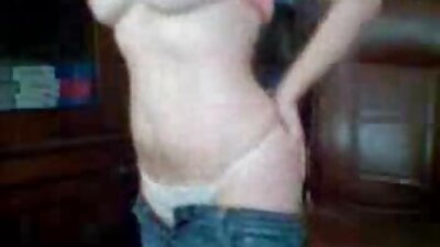 Erfaren blondine og Tarzan har en god kneppe efter fisse wanking.