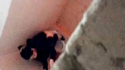 Cool foursome sex video med fucking en kvinde nøgen.