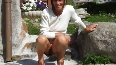 Ung anal debutant bliver kneppet i røven af ​​to fyre.