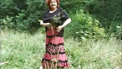 Manden gav sin kæreste en mundfuld og kneppede hende i kusse og plantede den kraftigt.