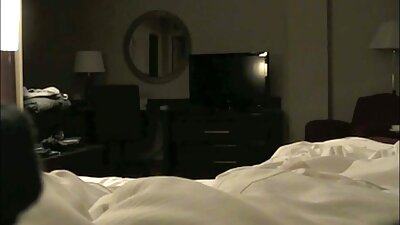 Meget smuk porno med en smuk pige og creampie i hendes fisse.