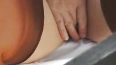 Efter akrobatisk sex fik blondinen en mundfuld sperm.