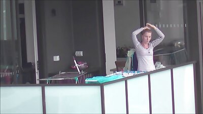 Første strap-on i livet for en blond tæve.