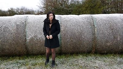 Porno sex skjult kamera og barmfagre brunette kommer i munden.