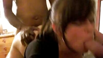 Den første analsex med en ven gik strålende med en ung blondine.