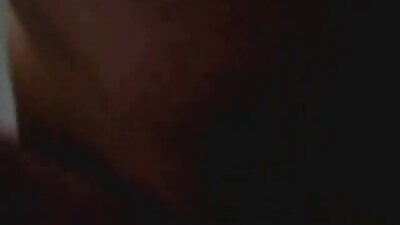 En ung forretningsmand inviterede en barmfagre brunette til badehuset og kneppede en pige.