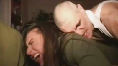Mundtlig kone sutter på alle måder en kæmpe pik af en dyrebar mand.