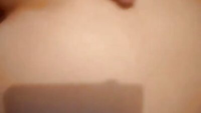 Manden elsker at slå kyllingens fisse med sin penis, som han kneppede i kusse.
